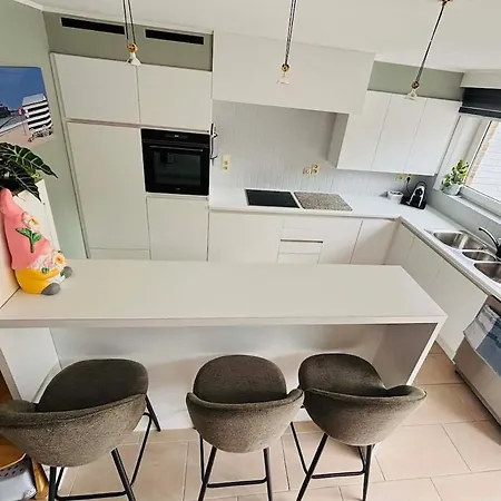 Holiday home Familiale Woning 8p Met Zonnige Tuin En Parking, Vlakbij En Centrum Blankenberge