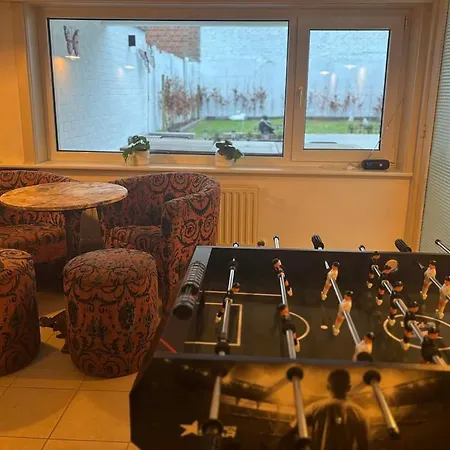Familiale Woning 8p Met Zonnige Tuin En Parking, Vlakbij En Centrum Holiday home